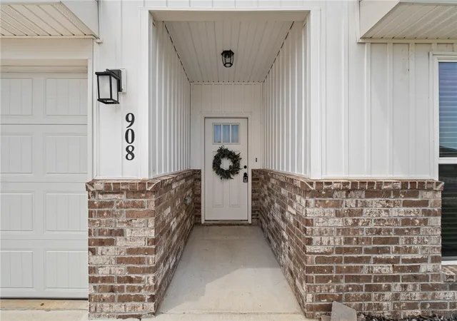 Photo 3 of Single family home for sale at 908 S Sparrow St, Siloam Springs, AR 72761 | MLS# 1358258 | Listing updated on 2026-09-16