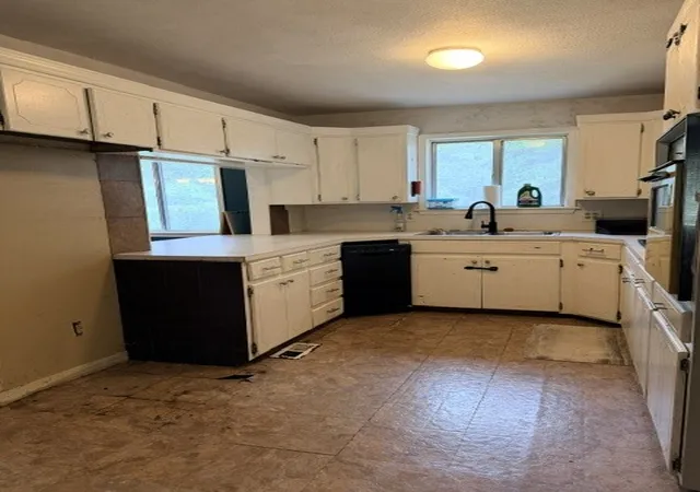 Photo 4 of Sale Pending at 1370 Marina Rd, Russellville, AR 72802 | MLS# 1357535 | Listing updated on 2026-08-24