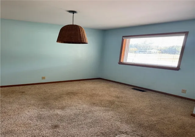 Photo 4 of Single family home for sale at 215 W Jefferson St, Siloam Springs, AR 72761 | MLS# 1358263 | Listing updated on 2026-08-10