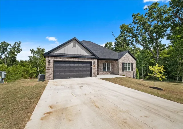 Photo 3 of Single family home for sale at 15 Handa Ln, Bella Vista, AR 72715 | MLS# 1357906 | Listing updated on 2026-08-26