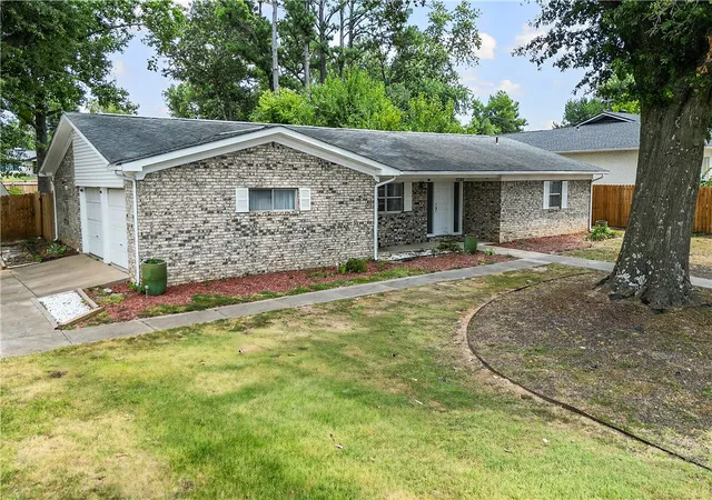 Photo 3 of Single family home for sale at 1101 Ne 2nd Street, Bentonville, AR 72712 | MLS# 1358245 | Listing updated on 2026-08-10