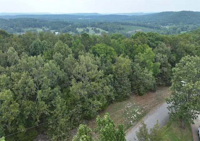 2nd image of 425 Rainbow Rd, Russellville, AR 72802 | MLS# 1358361