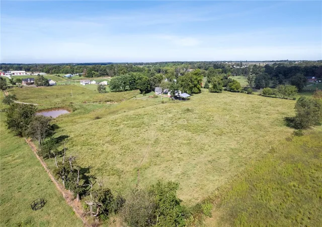 Photo 4 of House for sale at 743 N Acres Coffelt Cemetery, Bentonville, AR 72713 | MLS# 1358392 | Listing updated on 2026-08-11