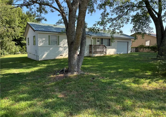 2nd image of 105 Northview Ave, Huntsville, AR 72740 | MLS# 1358255