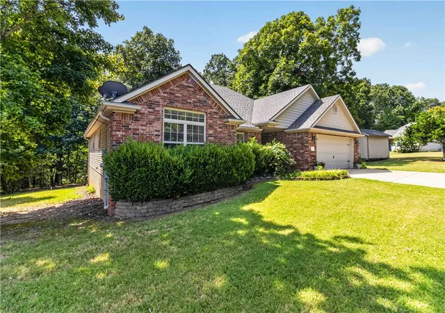 Photo 3 of Single family home for sale at 14 Boxford Dr, Bella Vista, AR 72715 | MLS# 1358533 | Listing updated on 2026-10-03