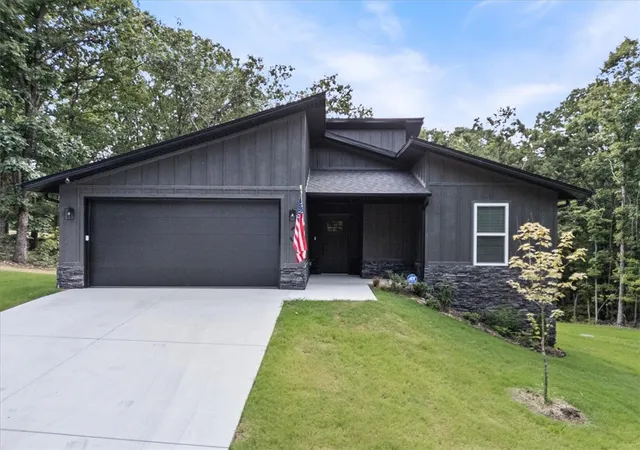 Photo 2 of Single family home for sale at 3 Celtic Dr, Bella Vista, AR 72714 | MLS# 1358594 | Listing updated on 2026-08-24