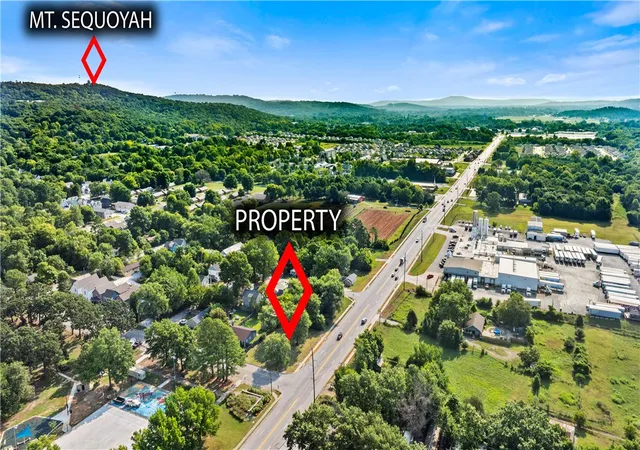 2nd image of 1418 College Ave, Fayetteville, AR 72701 | MLS# 1358617