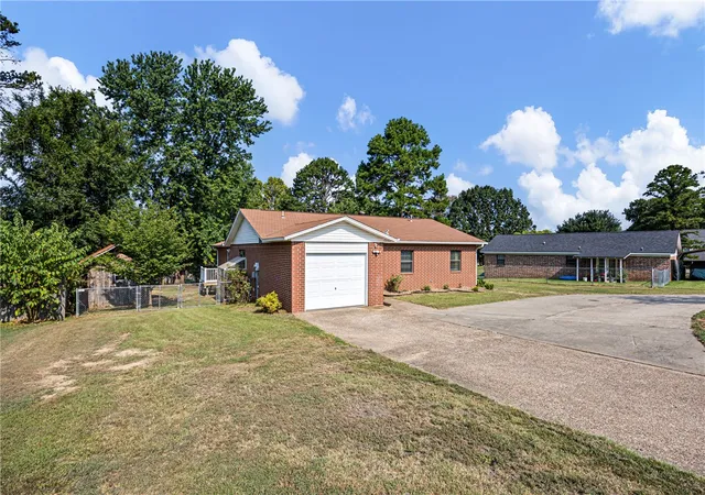 Photo 3 of Single family home for sale at 35 Crestline Dr, Dover, AR 72837 | MLS# 1358393 | Listing updated on 2026-09-21