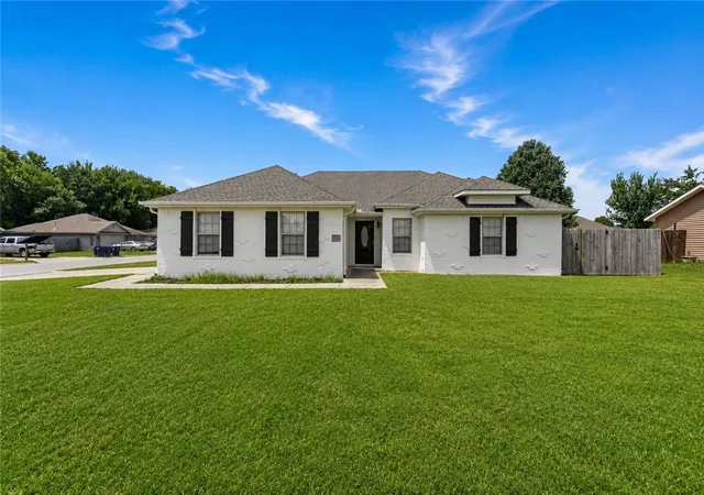 Photo 1 of Sale Pending at 1600 Whirlaway Ln, Prairie Grove, AR 72753 | MLS# 1358598 | Listing updated on 2026-08-15