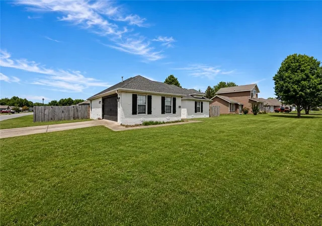 Photo 2 of Sale Pending at 1600 Whirlaway Ln, Prairie Grove, AR 72753 | MLS# 1358598 | Listing updated on 2026-08-15