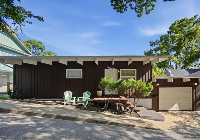 2nd image of 51 Mountain St, Eureka Springs, AR 72632 | MLS# 1358469
