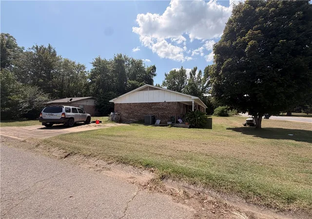 4th image of 1000 & 1002 E Poplar St, Clarksville, AR 72830 | MLS# 1358683