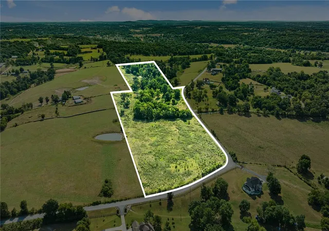 Photo 2 of Sale Pending at 12482 Colonel Myers Rd, Bentonville, AR 72713 | MLS# 1358710 | Listing updated on 2026-08-26