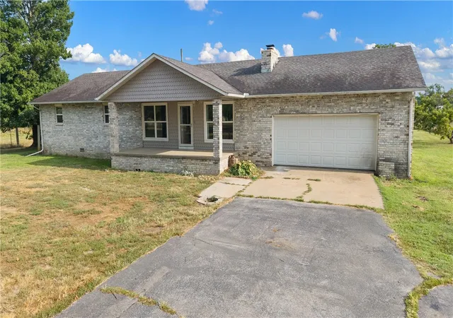 Photo 2 of Sale Pending at 9671 Farm 2230 Rd, Cassville, MO 65625 | MLS# 1358570 | Listing updated on 2026-09-20