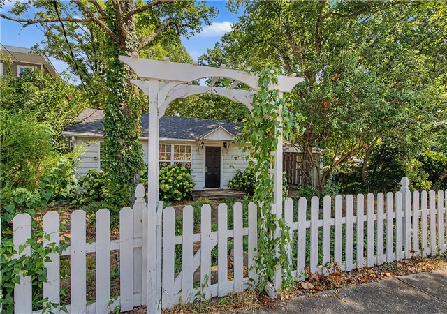 1st image of 1432 Van Buren Ave, Fayetteville, AR 72701 | MLS# 1358634