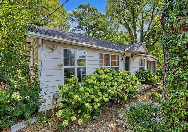 2nd image of 1432 Van Buren Ave, Fayetteville, AR 72701 | MLS# 1358634