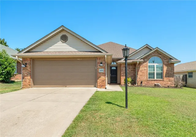 2nd image of 1076 Red Oak, Alma, AR 72921 | MLS# 1358720