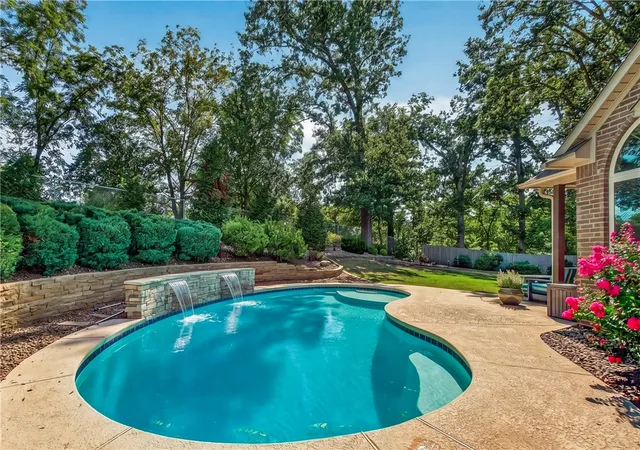 2nd image of 304 Nw Tall Oaks Ave, Bentonville, AR 72712 | MLS# 1358027