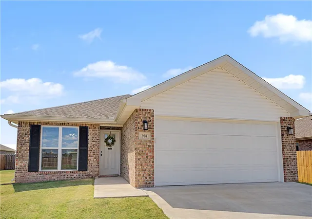 Photo 2 of Single family home for sale at 908 Green Heron Ln, Siloam Springs, AR 72761 | MLS# 1358568 | Listing updated on 2026-08-25