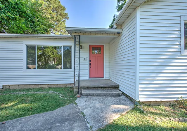 2nd image of 1170 N Maxwell Dr, Fayetteville, AR 72703 | MLS# 1358516