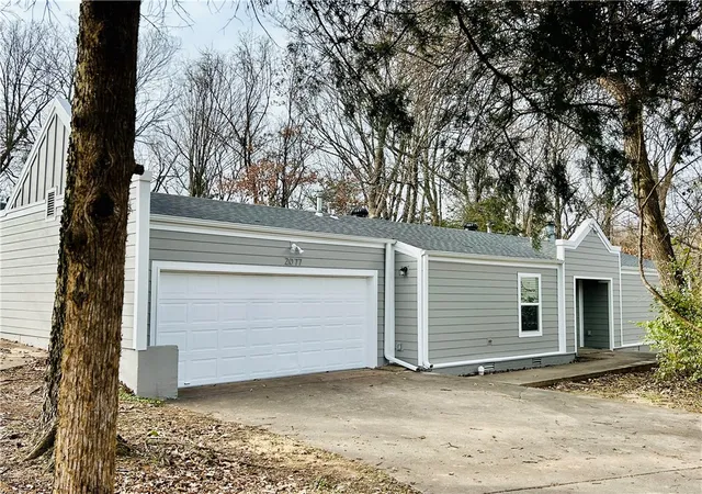 2nd image of 2077 N Kantz Ln, Fayetteville, AR 72703 | MLS# 1358626