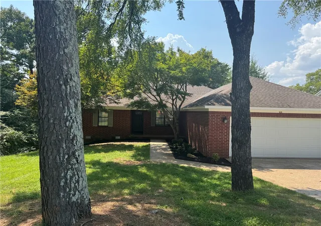 Photo 2 of Single family home for sale at 308 Preston Dr, Russellville, AR 72802 | MLS# 1358018 | Listing updated on 2026-08-18