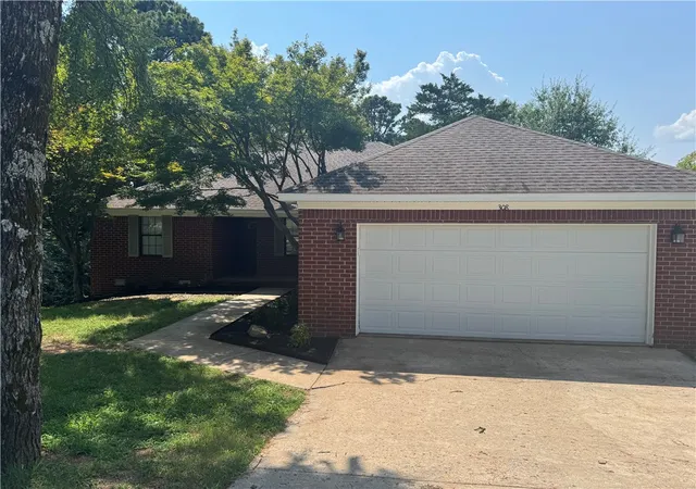 Photo 3 of Single family home for sale at 308 Preston Dr, Russellville, AR 72802 | MLS# 1358018 | Listing updated on 2026-08-18