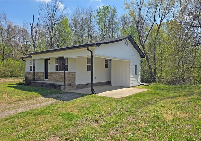 Photo 2 of Single family home for sale at 304 Se 2nd Street, Atkins, AR 72823 | MLS# 1358779 | Listing updated on 2026-08-15