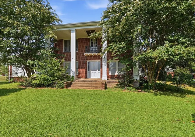 Photo 1 of Sale Pending at 336 Skyline Dr, Russellville, AR 72802 | MLS# 1358519 | Listing updated on 2026-08-14