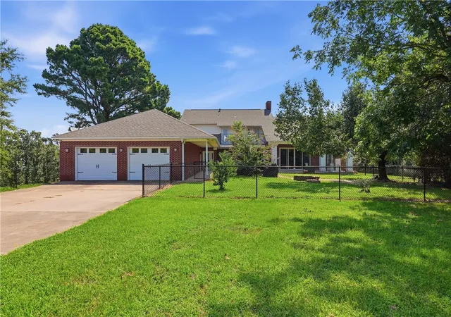 Photo 2 of Sale Pending at 336 Skyline Dr, Russellville, AR 72802 | MLS# 1358519 | Listing updated on 2026-08-14