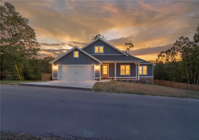 Photo 2 of Single family home for sale at 39 Selkirk Dr, Bella Vista, AR 72715 | MLS# 1358829 | Listing updated on 2026-08-14