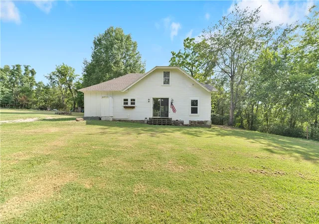 1st image of 153 Amanda Pl, Huntsville, AR 72740 | MLS# 1358591