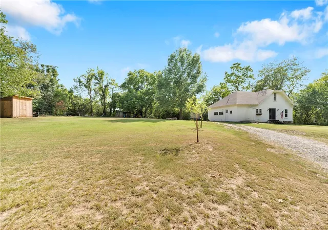 2nd image of 153 Amanda Pl, Huntsville, AR 72740 | MLS# 1358591