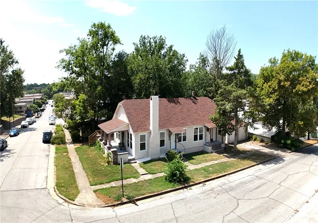1st image of 214 N Broadway St, Siloam Springs, AR 72761 | MLS# 1358399