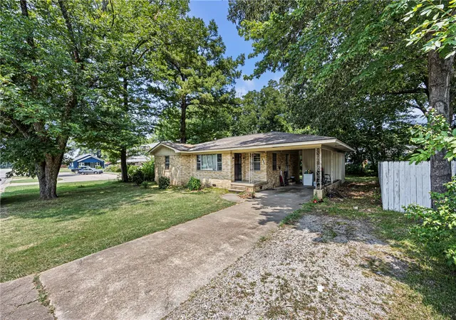 Photo 2 of Single family home for sale at 235 E L St, Russellville, AR 72801 | MLS# 1358791 | Listing updated on 2026-08-14