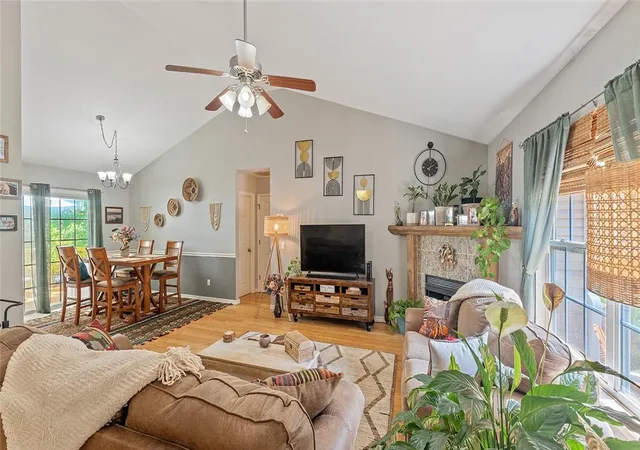 Photo 3 of Sale Pending at 9 Reighton Dr, Bella Vista, AR 72714 | MLS# 1358481 | Listing updated on 2026-08-21