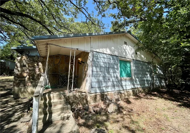 2nd image of 702 Edgewood Pl, Huntsville, AR 72740 | MLS# 1358838