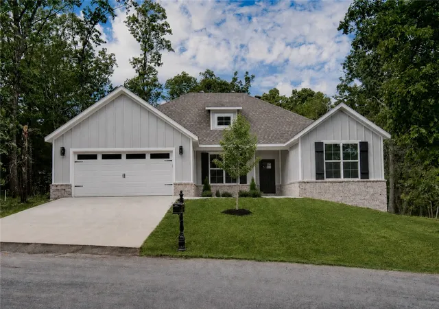 Photo 1 of Sale Pending at 227 Stoneykirk Dr, Bella Vista, AR 72715 | MLS# 1358932 | Listing updated on 2026-08-15