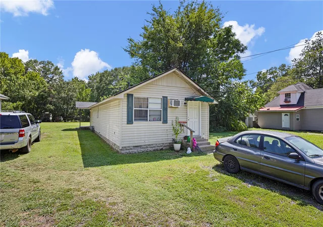 2nd image of 220, 222, 224, & 224 E J St, Russellville, AR 72801 | MLS# 1358992