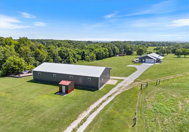 Photo 3 of Single family home for sale at 17169 N White Oak Ridge Rd, Pea Ridge, AR 72751 | MLS# 1359012 | Listing updated on 2026-08-17