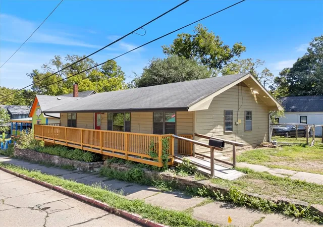 Photo 3 of Single family home for sale at 15 White St, Eureka Springs, AR 72632 | MLS# 1359028 | Listing updated on 2026-08-21
