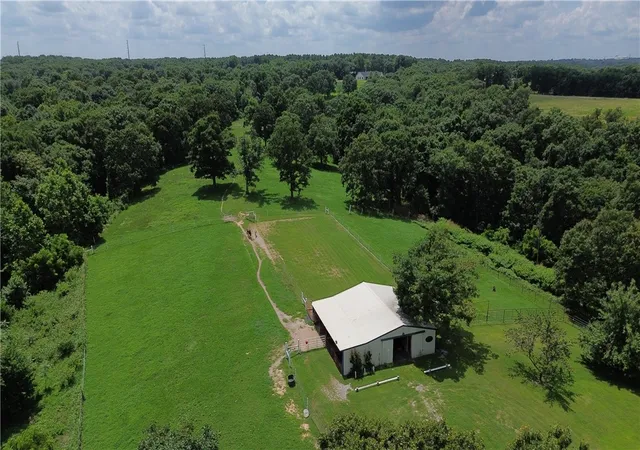 Photo 4 of Single family home for sale at 17341 W Highway 102, Decatur, AR 72722 | MLS# 1359035 | Listing updated on 2026-08-16