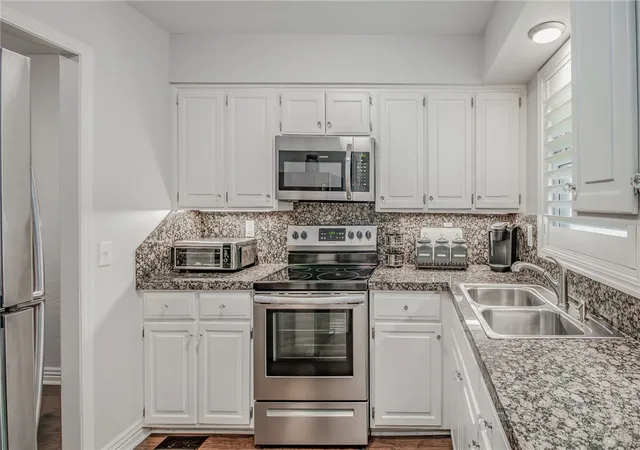 Photo 3 of Townhouse for sale at 40 Abingdon Ln, Bella Vista, AR 72715 | MLS# 1359037 | Listing updated on 2026-09-20