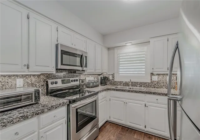 Photo 4 of Townhouse for sale at 40 Abingdon Ln, Bella Vista, AR 72715 | MLS# 1359037 | Listing updated on 2026-09-20