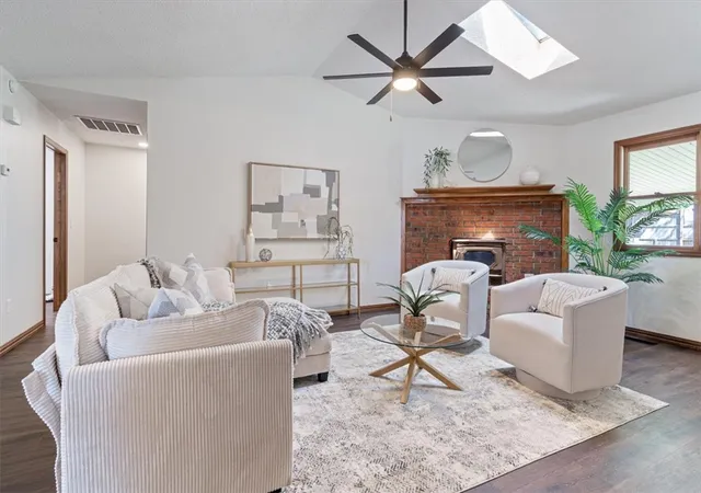 Photo 3 of Sale Pending at 203 Cordes Dr, Siloam Springs, AR 72761 | MLS# 1359016 | Listing updated on 2026-09-18
