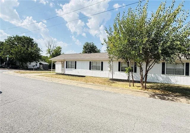 2nd image of 419 S Cleveland St, Springdale, AR 72764 | MLS# 1359053