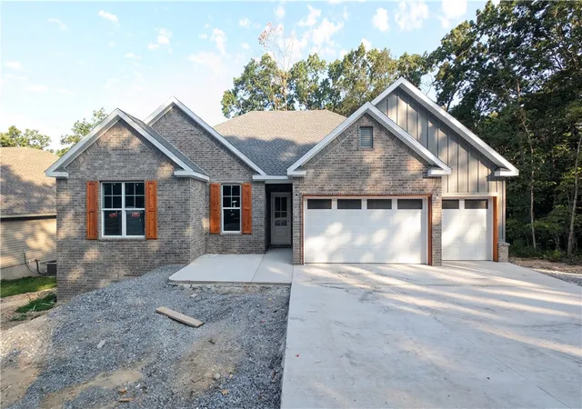 Photo 1 of Single family home for sale at 20 Radcliffe, Bella Vista, AR 72714 | MLS# 1358592 | Listing updated on 2026-08-17