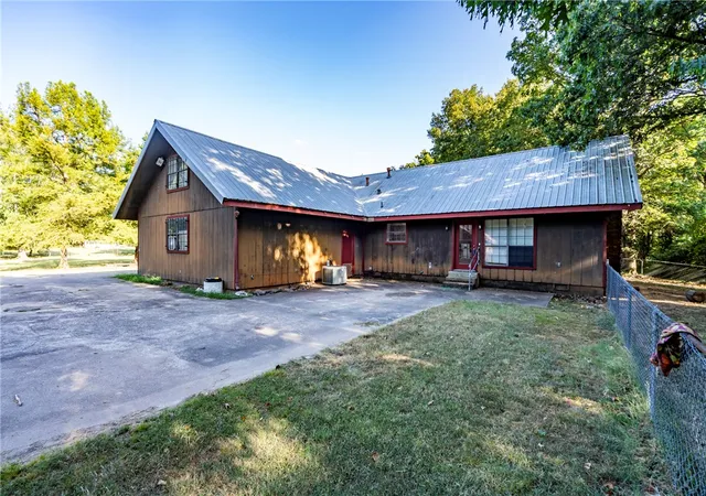 2nd image of 13301 Big Red Ln, Siloam Springs, AR 72761 | MLS# 1359199