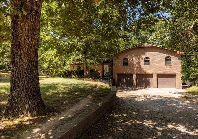 Photo 2 of Single family home for sale at 16107 Walnut Dr, Fayetteville, AR 72704 | MLS# 1359141 | Listing updated on 2026-09-23