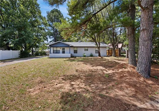 2nd image of 11 Fontaine Dr, Clarksville, AR 72830 | MLS# 1359094